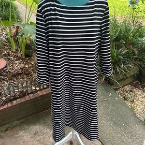 Old Navy Black and White Long Sleeve Midi Dress NWOT